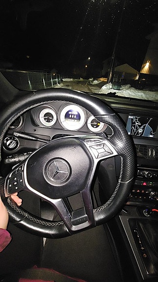 Mercedes-Benz C200 4 of 5