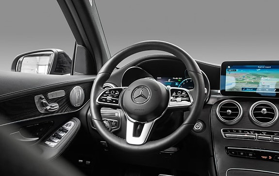 Mercedes-Benz GLC300 e 11 of 30