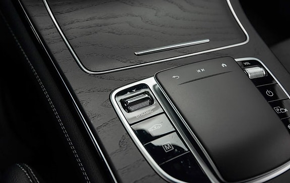 Mercedes-Benz GLC300 e 28 of 30