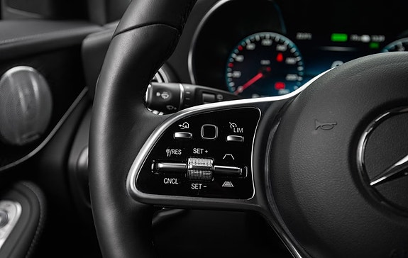 Mercedes-Benz GLC300 e 19 of 30