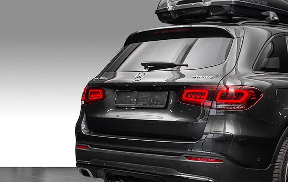 Mercedes-Benz GLC300 e 7 of 30