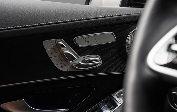 Mercedes-Benz GLC300 e 15 of 30