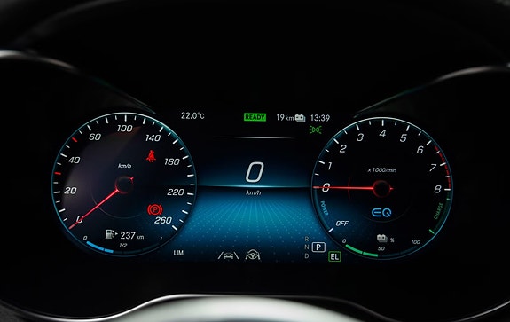 Mercedes-Benz GLC300 e 21 of 30