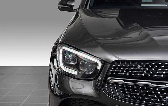 Mercedes-Benz GLC300 e 2 of 30