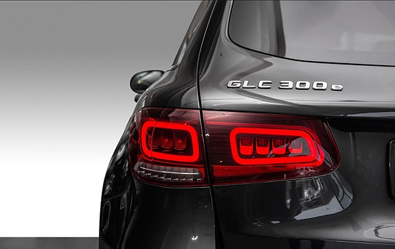 Mercedes-Benz GLC300 e 8 of 30