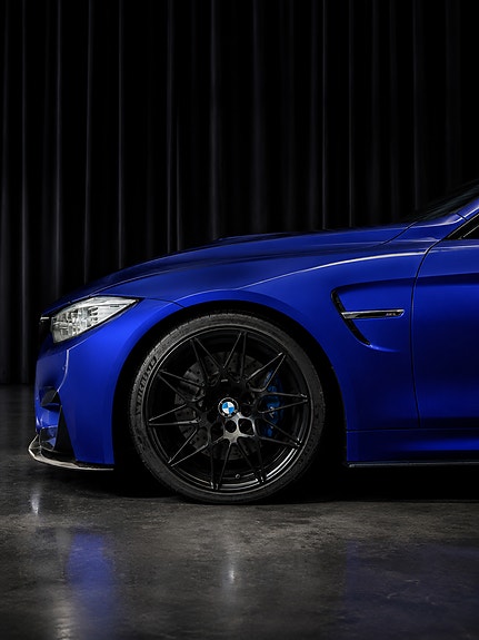 BMW M4 4 of 5