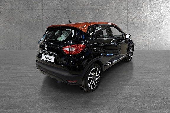 Renault Captur 3 of 5