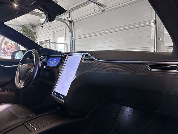 Tesla Model S 10 of 30