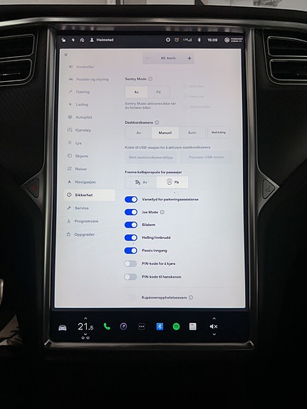 Tesla Model S 28 of 30