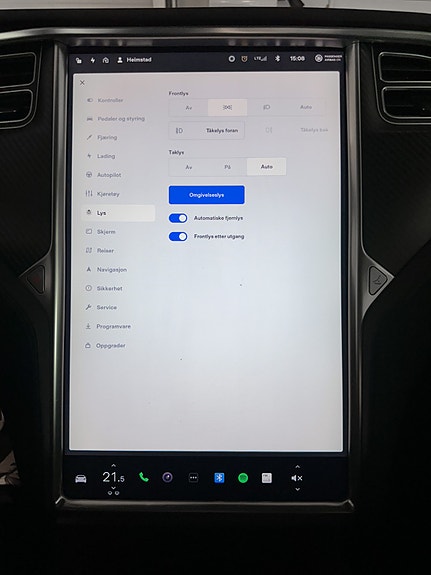 Tesla Model S 24 of 30