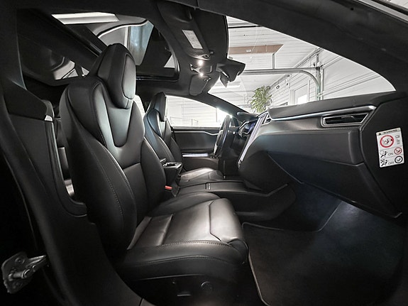 Tesla Model S 11 of 30