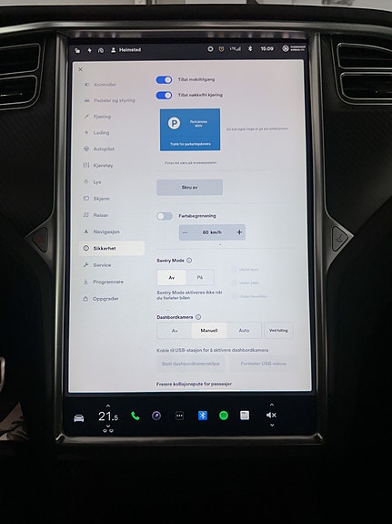 Tesla Model S 26 of 30