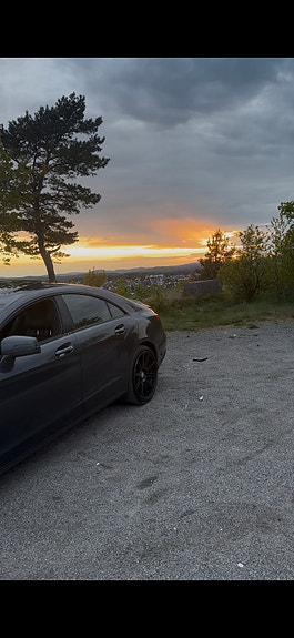 Mercedes-Benz CLS350 3 of 5
