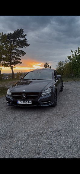 Mercedes-Benz CLS350 2 of 5