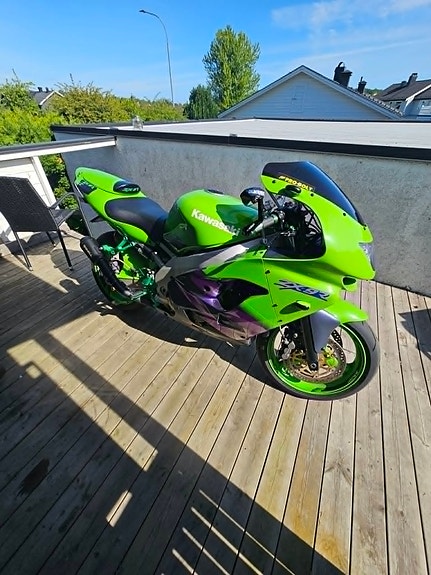 Kawasaki Ninja ZX-9R 3 of 5
