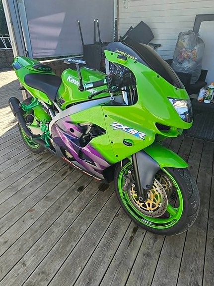 Kawasaki Ninja ZX-9R 4 of 5
