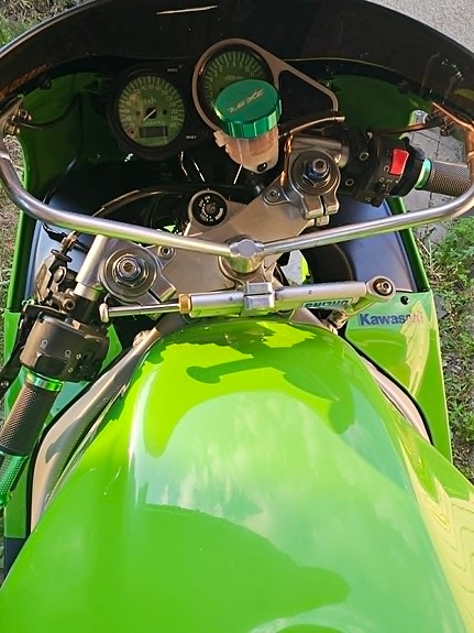 Kawasaki Ninja ZX-9R 5 of 5