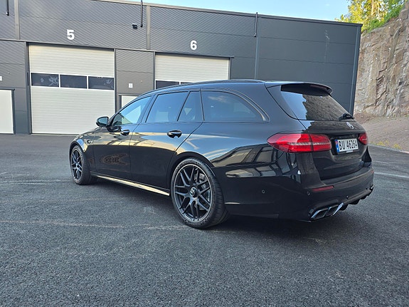 Mercedes-Benz E63 3 of 24