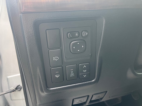 Toyota Land Cruiser 17 of 30