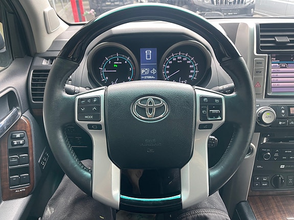Toyota Land Cruiser 11 of 30