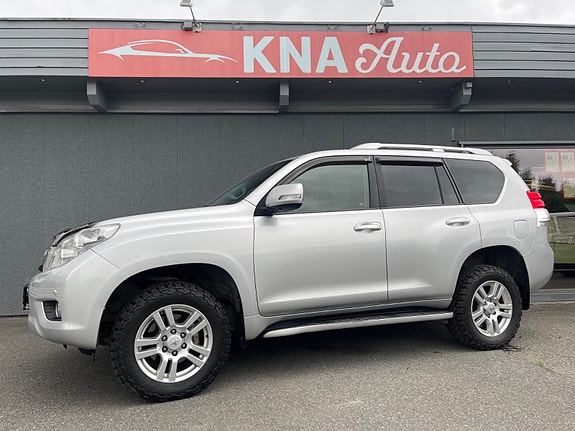 Toyota Land Cruiser 3 of 5