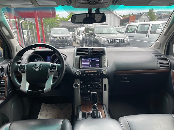 Toyota Land Cruiser 9 of 30