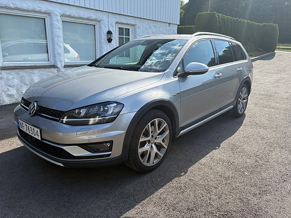 Volkswagen Golf Alltrack 2 of 5