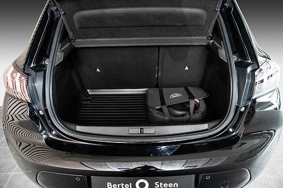 Peugeot e-208 9 of 22