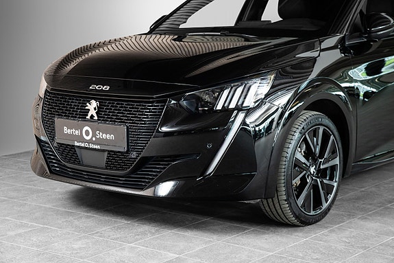 Peugeot e-208 3 of 22