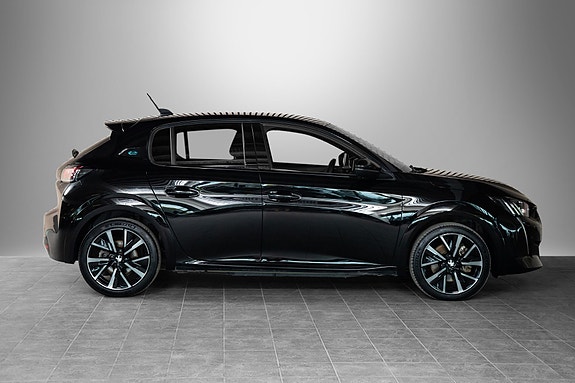 Peugeot e-208 6 of 22