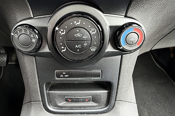 Ford Fiesta 26 of 30