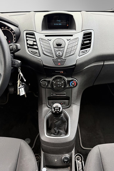 Ford Fiesta 23 of 30