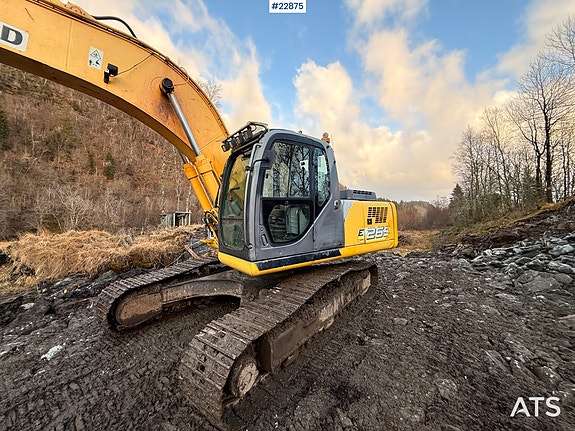 New Holland E265 gravemaskin m/ tannskuffe og defekt rototilt 2 of 5