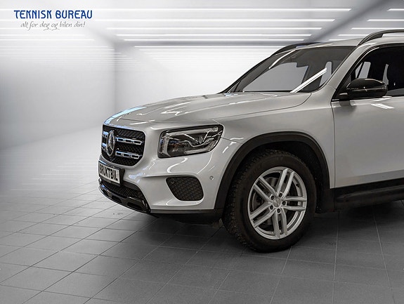 Mercedes-Benz GLB200 d 2 of 5