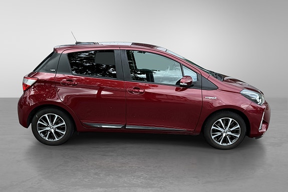 Toyota Yaris 7 of 30