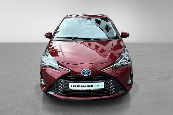 Toyota Yaris 2 of 30