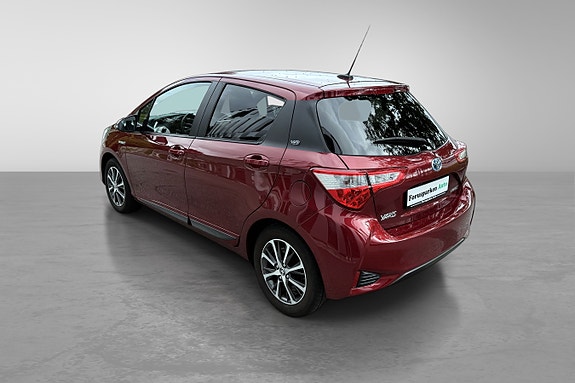 Toyota Yaris 13 of 30