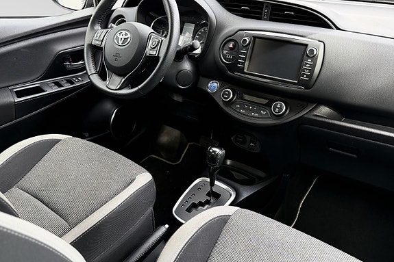 Toyota Yaris 21 of 30