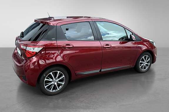 Toyota Yaris 8 of 30