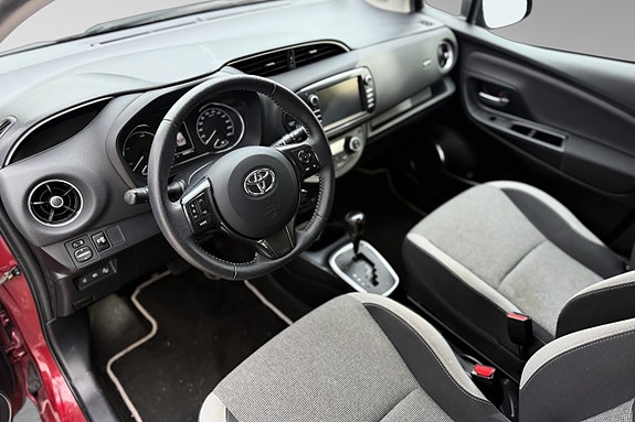 Toyota Yaris 19 of 30