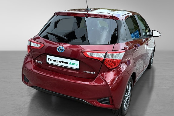 Toyota Yaris 10 of 30
