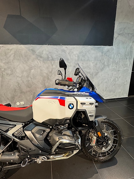 BMW R 1300 GS Adventure 2 of 8