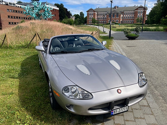 Jaguar XKR 4 of 6