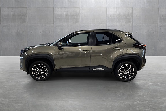 Toyota Yaris Cross 2 of 5