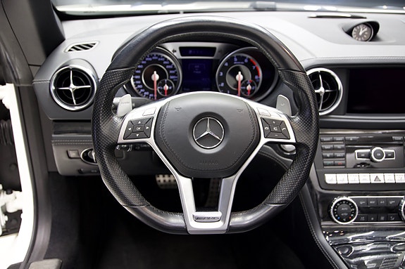 Mercedes-Benz SL63 24 of 30