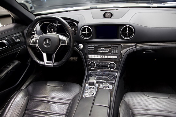 Mercedes-Benz SL63 21 of 30