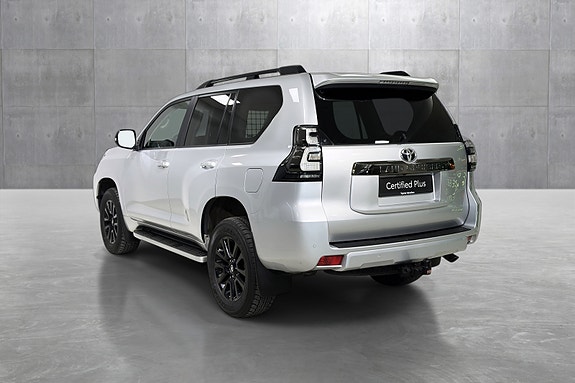 Toyota Land Cruiser 3 of 5