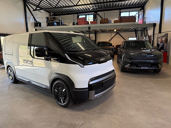 Kia PV5 4 of 17