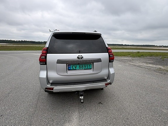 Toyota Land Cruiser 5 of 5