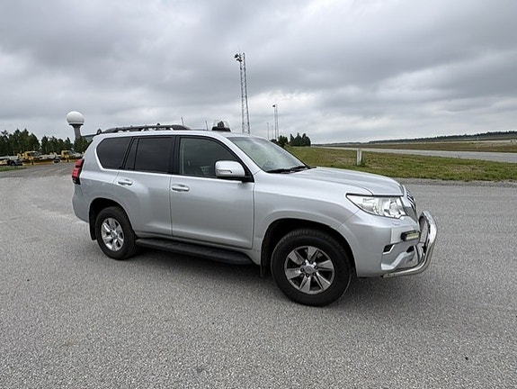 Toyota Land Cruiser 3 of 5